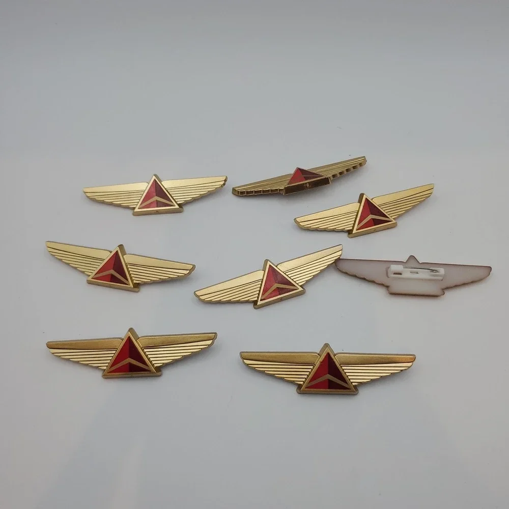 Lot of 8 Delta Airlines Plastic Junior Pilot -Kiddie Wings- Pins Pinbacks